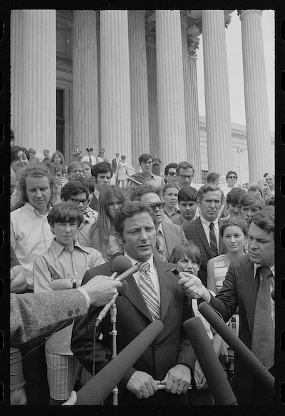 Supreme Court announces decision on pentagon papers suit